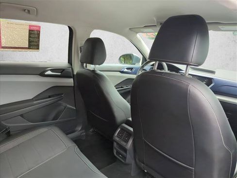 Used 2023 Volkswagen Taos SE FWD image 19