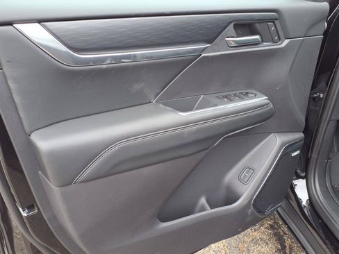 Used 2025 GMC Acadia Elevation w/ Elevation Premium Package FWD image 12