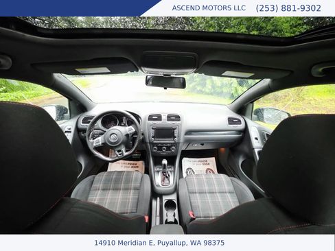 Used 2011 Volkswagen Golf 4-Door FWD image 13