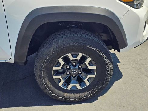 Used 2023 Toyota Tacoma TRD Off-Road AWD/4WD image 9