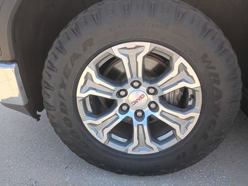 Used 2020 GMC Sierra 1500 4x4 Crew Cab w/ Sierra Value Package image 10