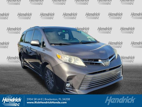 Used 2019 Toyota Sienna XLE FWD image 1