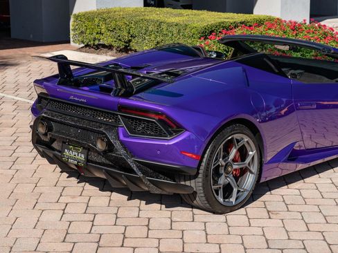 Used 2019 Lamborghini Huracan Performante image 3