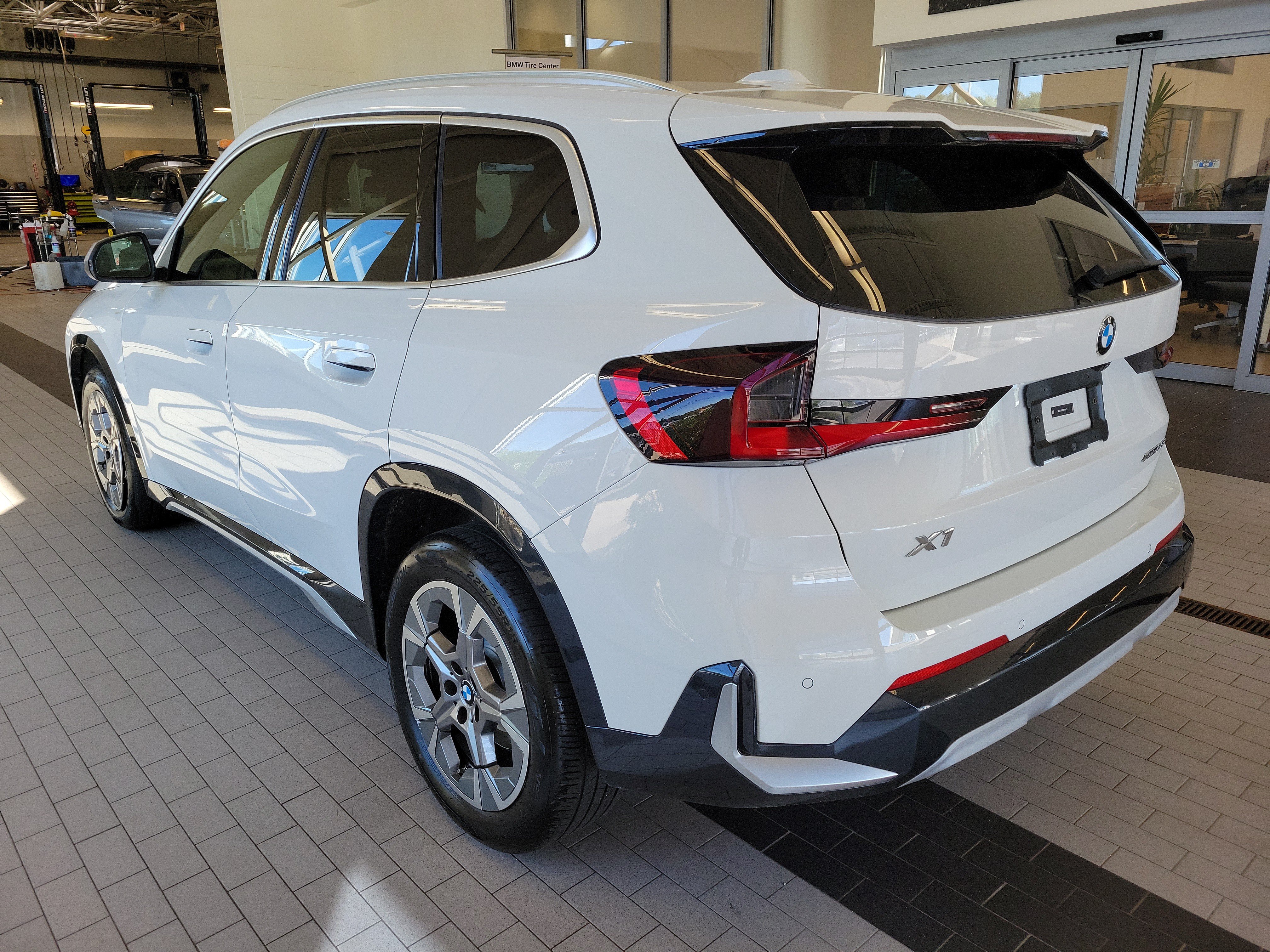 Used 2024 BMW X1 xDrive28i w/ Convenience Package AWD/4WD image 7