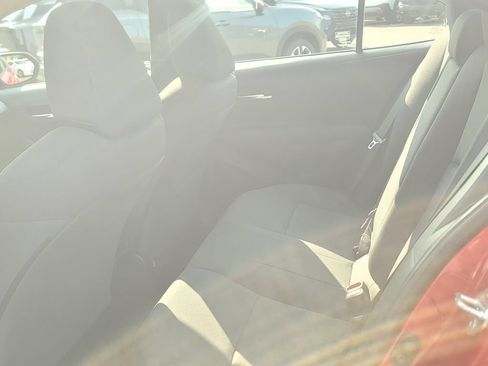 Used 2021 Toyota Corolla LE FWD image 17