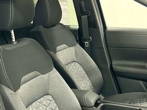 New 2025 Nissan Kicks SV w/ SV Premium Package AWD/4WD image 24