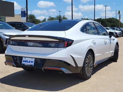 New 2025 Hyundai Sonata Limited image 4