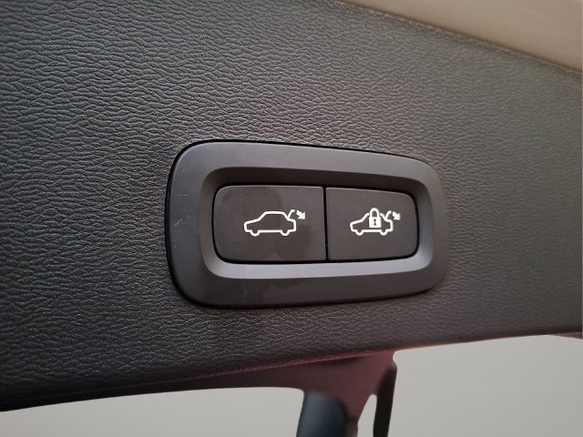 Certified 2026 Volvo XC40 B5 Plus AWD/4WD image 26