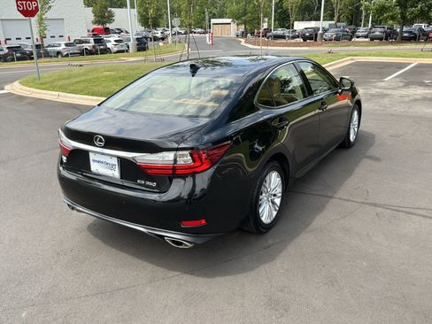Used 2017 Lexus ES 350 w/ Premium Package FWD image 10