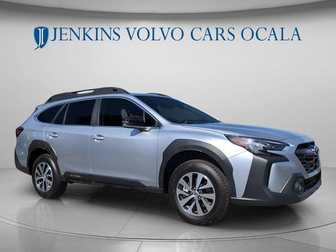 Used 2025 Subaru Outback Premium AWD/4WD image 1