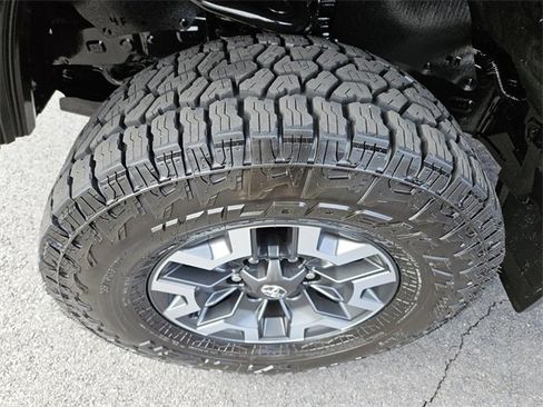 Used 2022 Toyota Tacoma TRD Off-Road w/ Technology Package image 19
