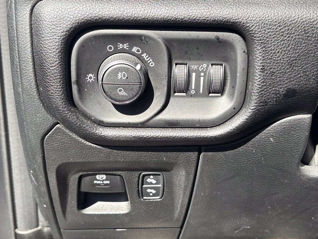 Used 2026 RAM 1500 Laramie AWD/4WD image 30
