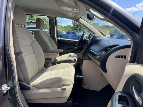 Used 2015 Dodge Grand Caravan American Value Package w/ UConnect Hands-Free Group FWD image 13