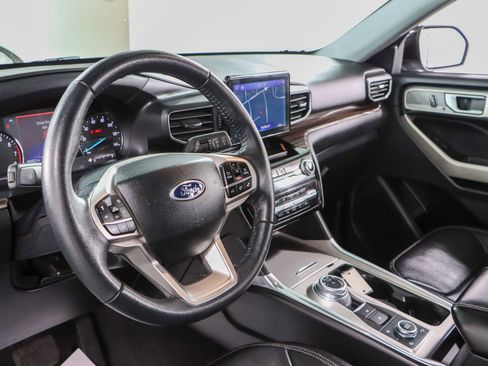 Used 2023 Ford Explorer Limited AWD/4WD image 22