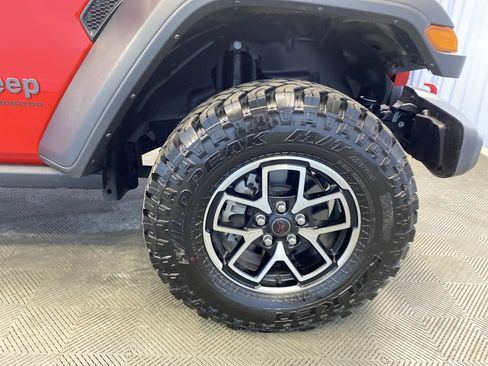 Used 2024 Jeep Gladiator Rubicon w/ Technology Group image 38