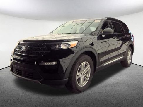 Used 2024 Ford Explorer XLT w/ Equipment Group 202A AWD/4WD image 2