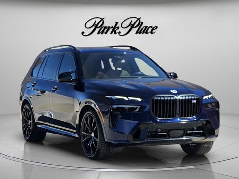 Used 2023 BMW X7 M60i w/ Executive Package image 4