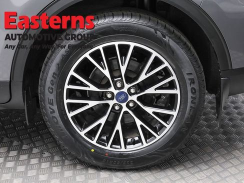 Used 2022 Ford Escape SE w/ Cold Weather Package image 8