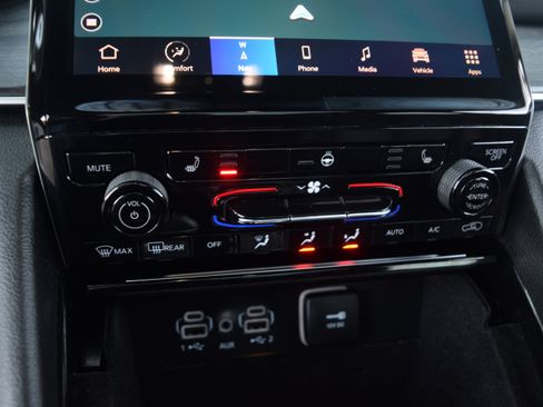 Used 2021 Jeep Grand Cherokee L Limited w/ MOPAR Finishing Package image 11