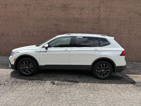 Used 2023 Volkswagen Tiguan SE FWD image 3