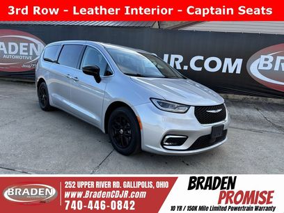 Used 2024 Chrysler Pacifica Touring-L