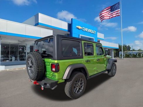 Used 2025 Jeep Wrangler Sport S image 4