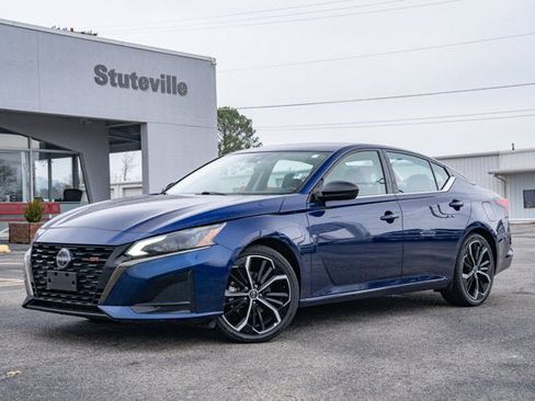 Used 2024 Nissan Altima 2.5 SR image 1