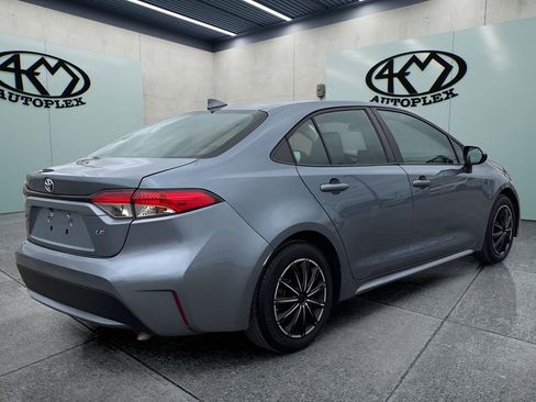 Used 2021 Toyota Corolla LE FWD image 3