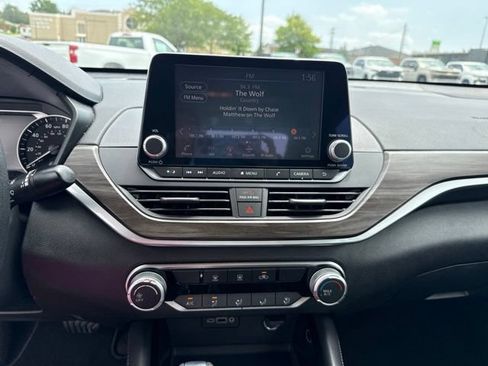 Used 2023 Nissan Altima 2.5 SV FWD image 17