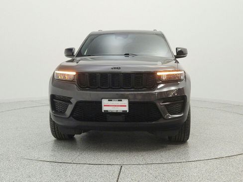 Used 2023 Jeep Grand Cherokee Altitude AWD/4WD image 2