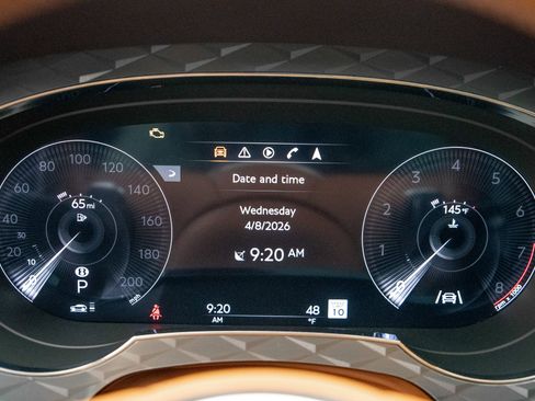 Used 2021 Bentley Bentayga AWD/4WD image 23