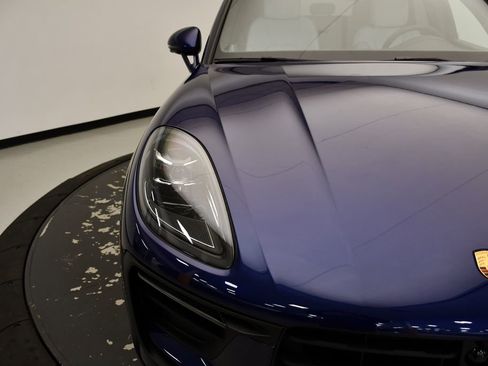 Certified 2025 Porsche Macan image 13