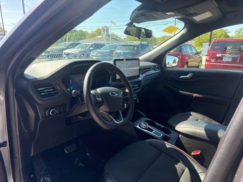 Used 2023 Ford Escape ST-Line w/ Tech Pack #1 AWD/4WD image 8