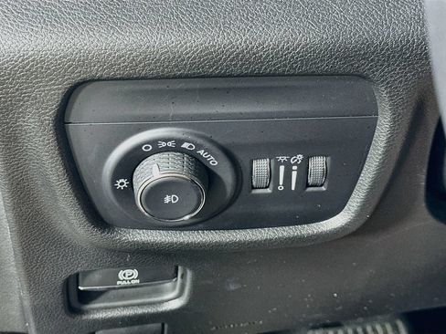 Used 2023 Jeep Grand Cherokee Limited AWD/4WD image 22