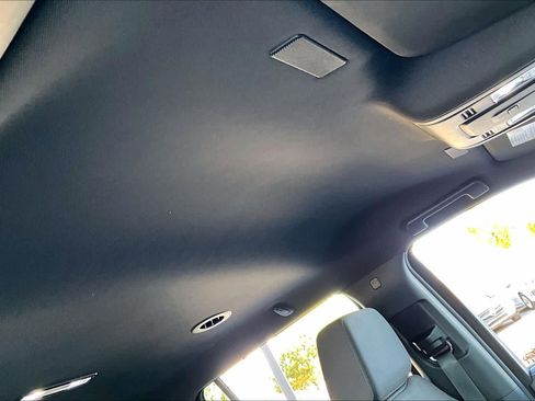 Used 2025 Chevrolet Tahoe LS image 13