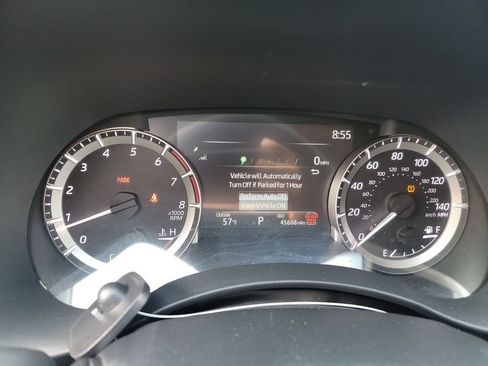 Used 2024 Toyota Highlander XLE AWD/4WD image 2