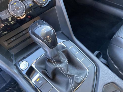 Certified 2022 Volkswagen Taos SEL image 21