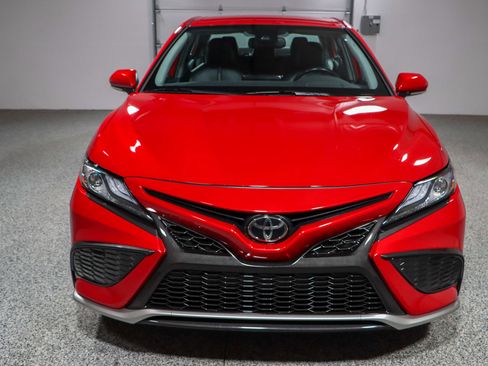 Used 2023 Toyota Camry XSE image 4