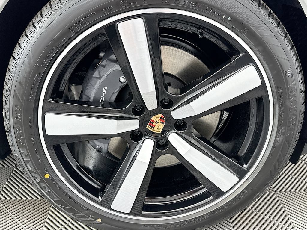 Used 2026 Porsche Cayenne AWD/4WD image 33