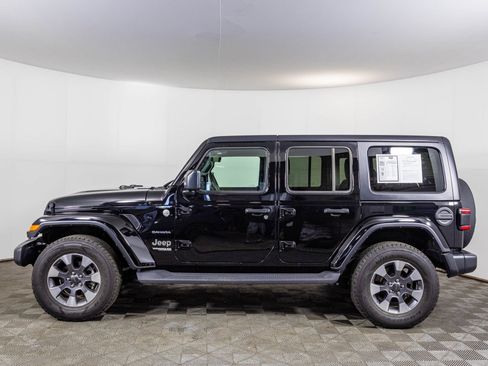 Used 2022 Jeep Wrangler Unlimited Sahara w/ LED Lighting Group AWD/4WD image 17
