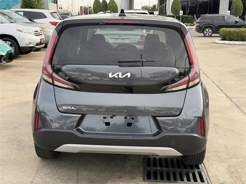 Used 2023 Kia Soul LX w/ LX Technology Package image 6