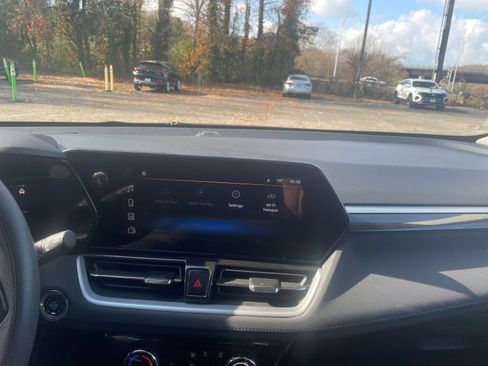 Used 2025 Chevrolet TrailBlazer LT w/ Driver Confidence Package image 18