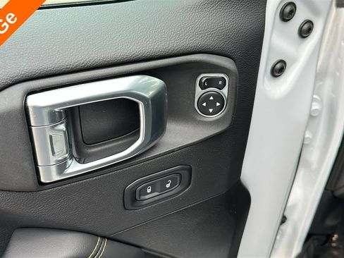 Used 2025 Jeep Wrangler Unlimited Sahara AWD/4WD image 13