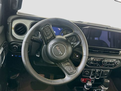 Used 2024 Jeep Wrangler Unlimited AWD/4WD image 17
