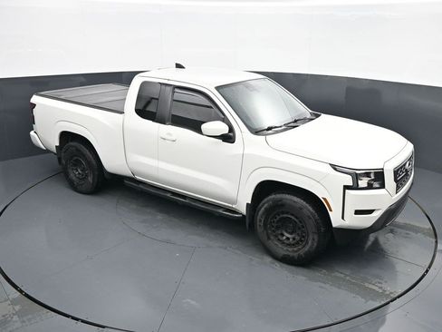 Used 2024 Nissan Frontier SV RWD image 12