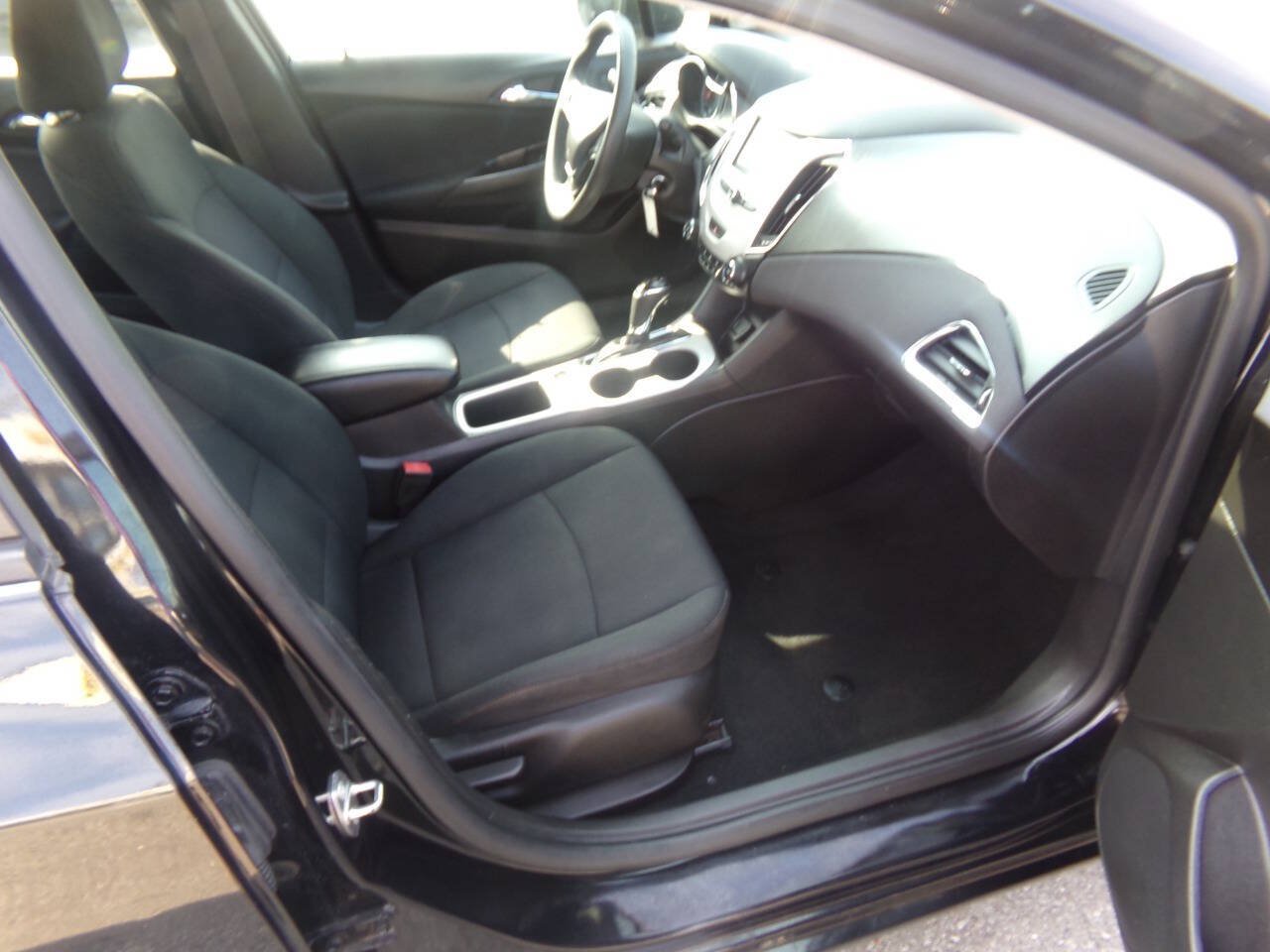 Used 2017 Chevrolet Cruze LS FWD image 24
