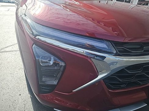 Used 2025 Chevrolet Trax LT w/ LT Convenience Package image 7