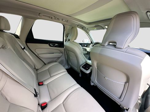 Used 2022 Volvo XC60 B5 Inscription w/ Advanced Package image 30