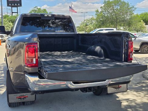Used 2025 RAM 3500 Laramie AWD/4WD image 25