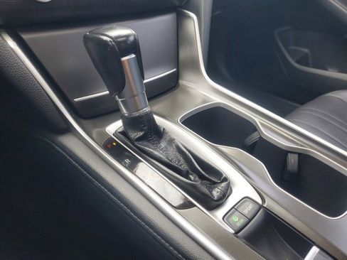 Used 2018 Honda Accord Touring image 29